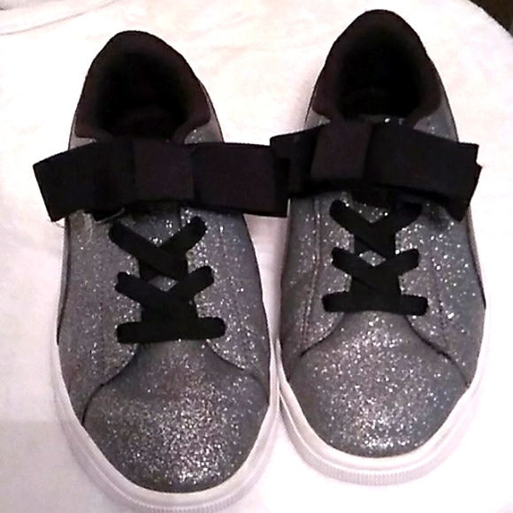 PUMA| GIRLS SHINY SHOES - Picture 2 of 6